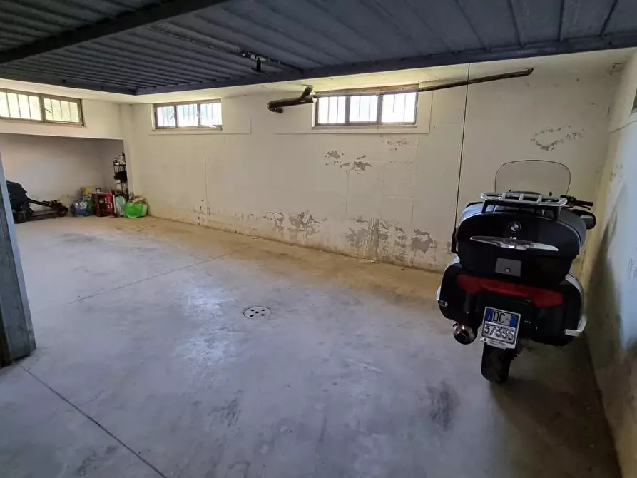 Immagine 19 di Villetta a schiera in vendita  a Massa