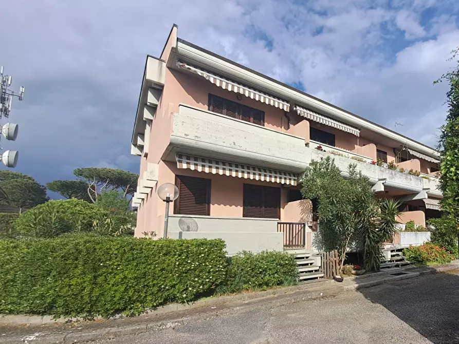 Immagine 16 di Villetta a schiera in vendita  a Massa