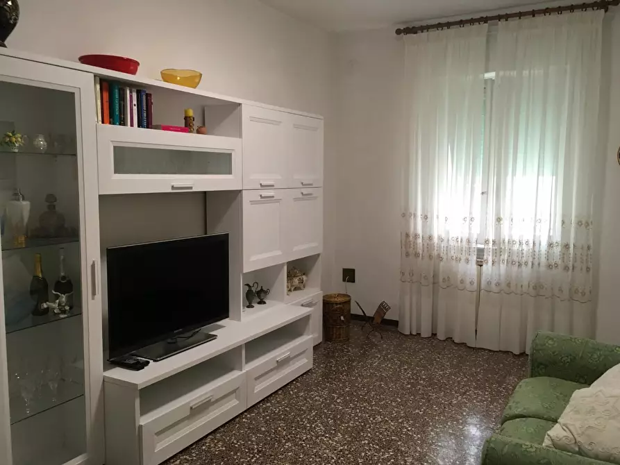 Immagine 2 di Appartamento in affitto  a Livorno