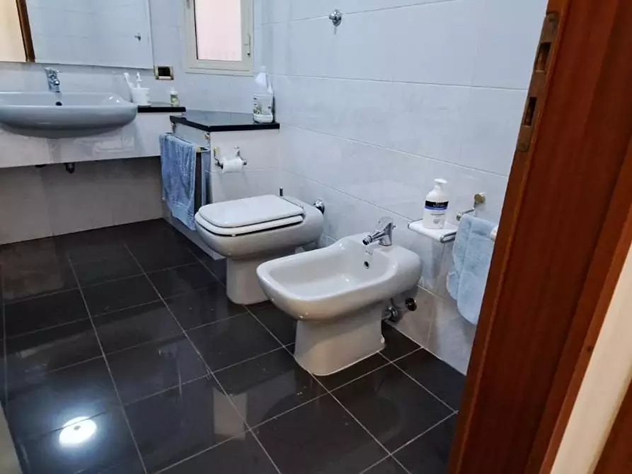 Immagine 21 di Appartamento in vendita  a Livorno