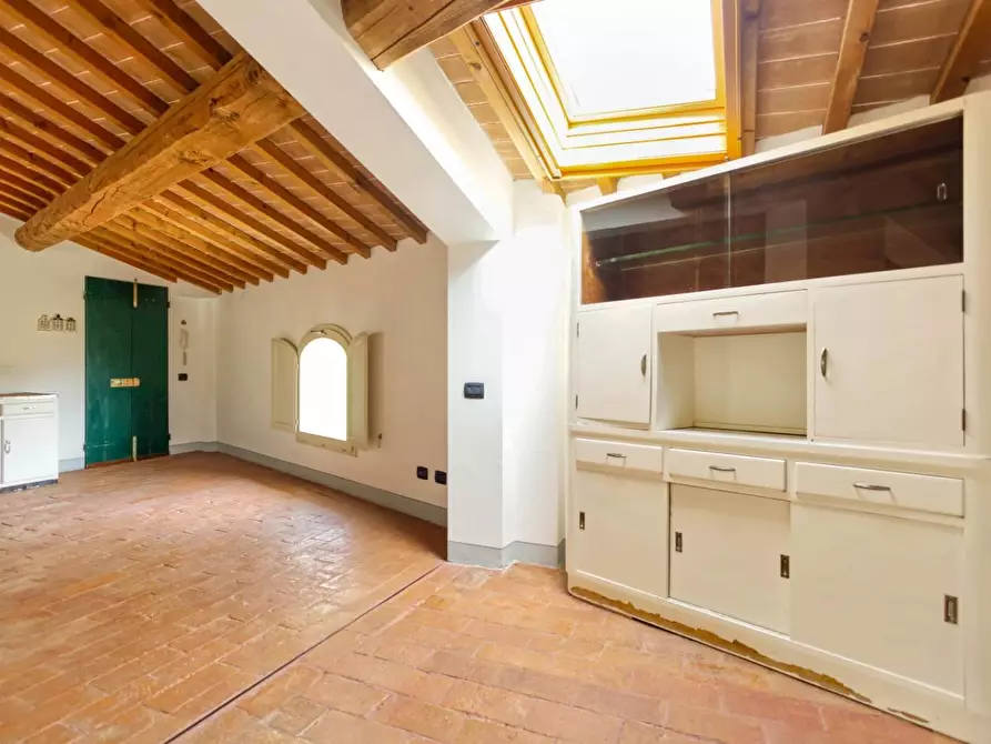 Immagine 15 di Mansarda in vendita  a Calci