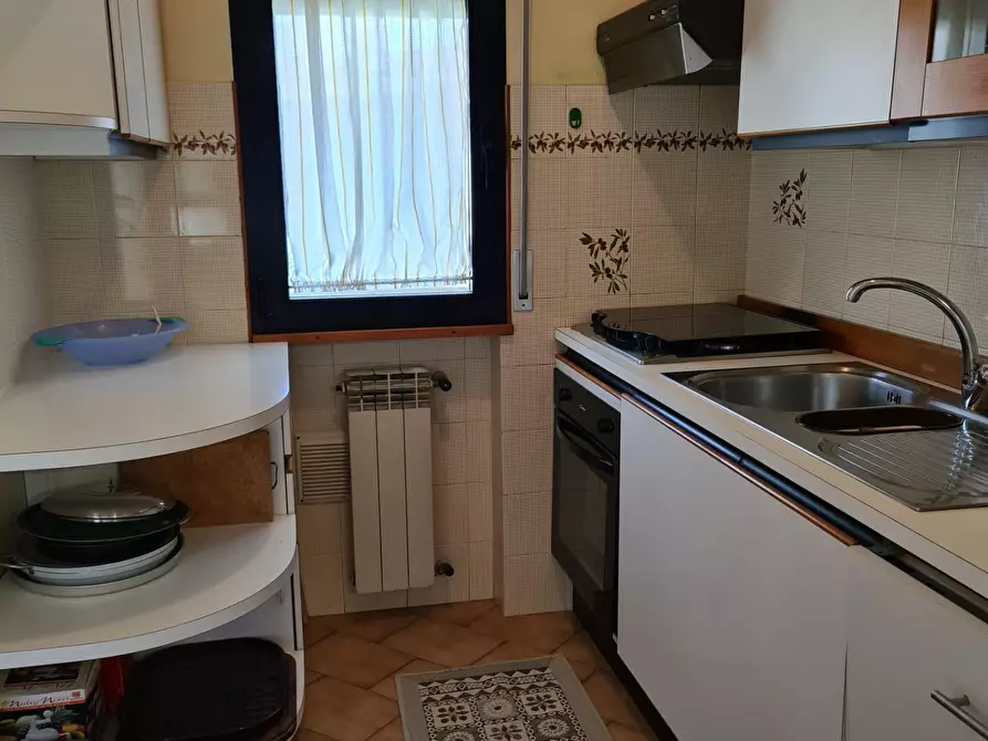 Immagine 7 di Appartamento in affitto  a Massa