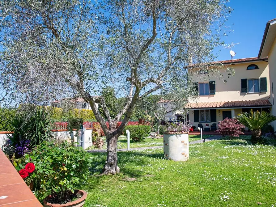 Immagine 1 di Villa in vendita  a San Giuliano Terme