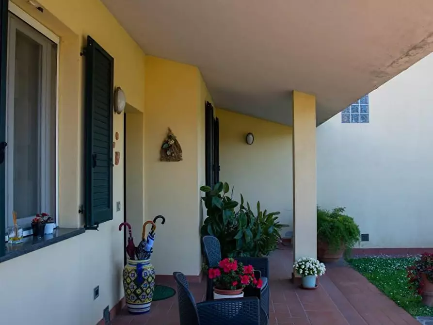 Immagine 9 di Villa in vendita  a San Giuliano Terme