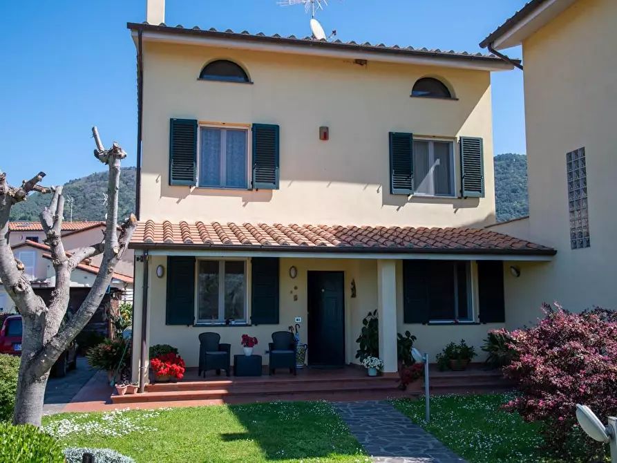 Immagine 2 di Villa in vendita  a San Giuliano Terme