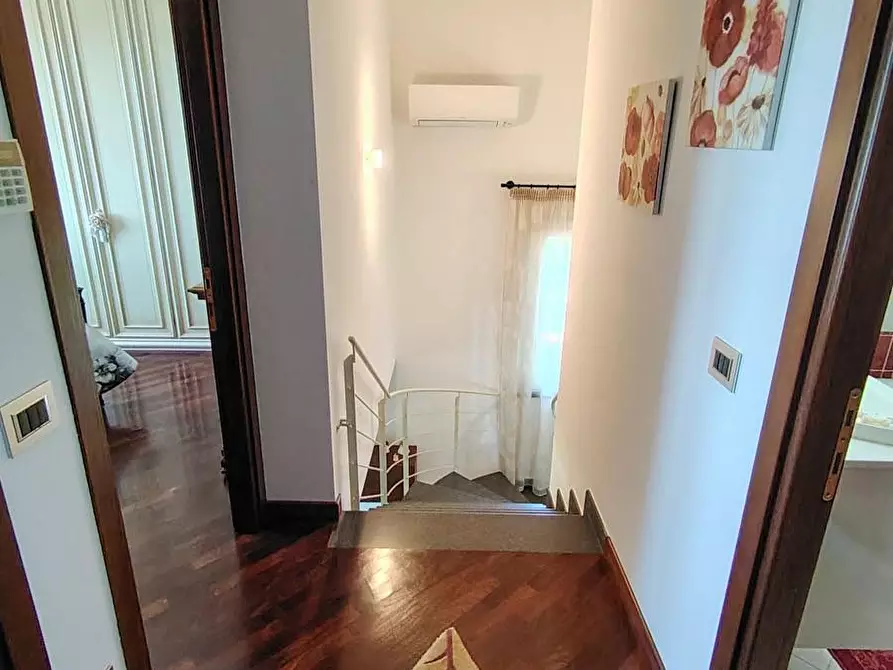 Immagine 43 di Villa in vendita  a San Giuliano Terme
