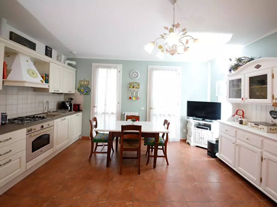 Immagine 11 di Appartamento in affitto  a Collesalvetti