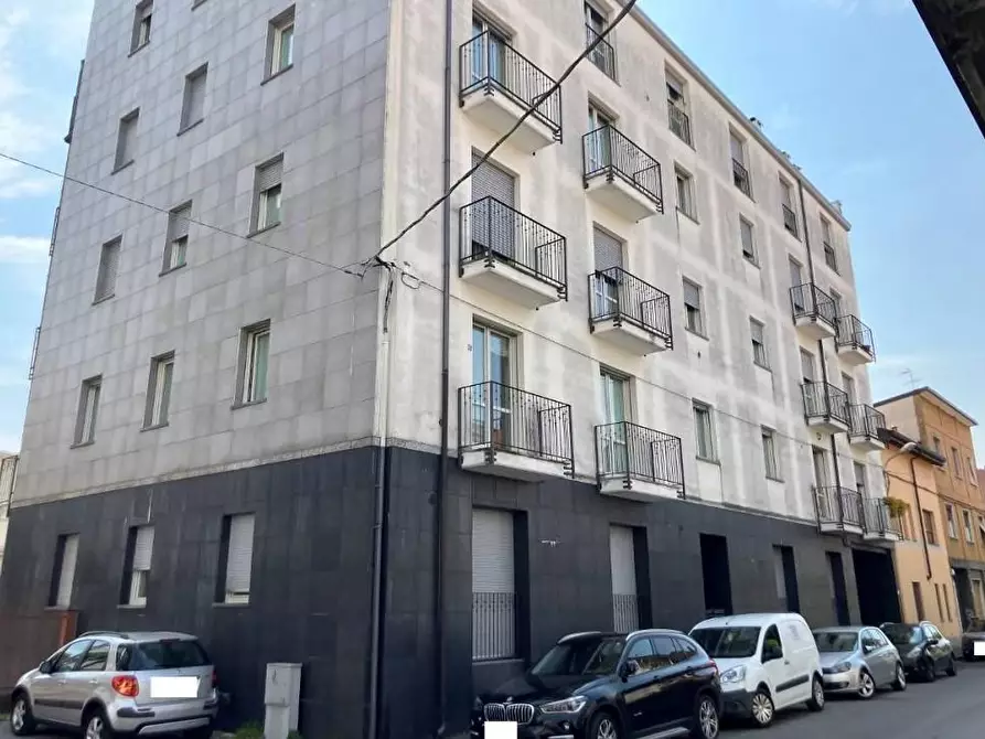 Immagine 1 di Garage in vendita  a Lissone