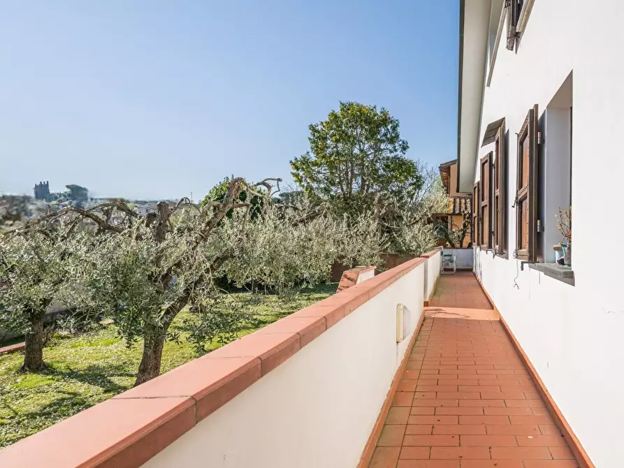 Immagine 11 di Villa in vendita  a Pontedera