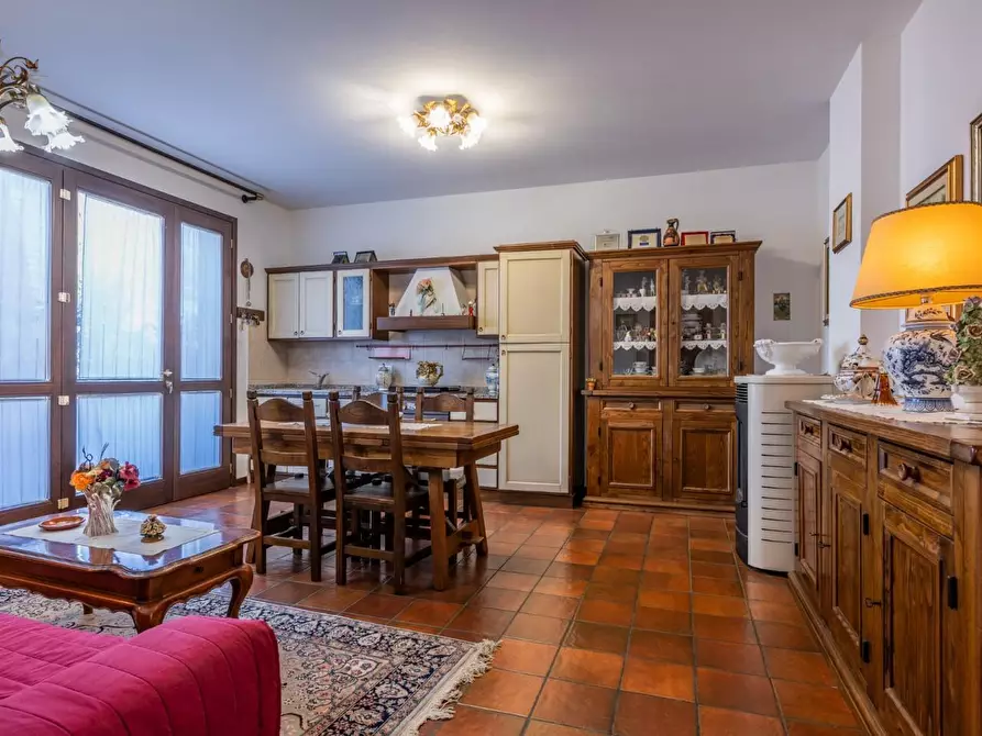 Immagine 3 di Villa in vendita  a Pontedera