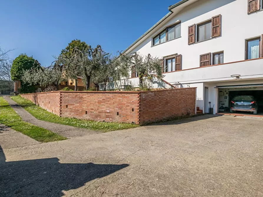 Immagine 65 di Villa in vendita  a Pontedera