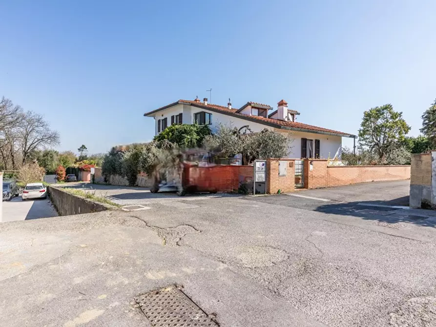 Immagine 2 di Villa in vendita  a Pontedera