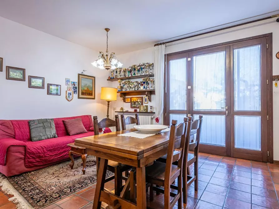 Immagine 5 di Villa in vendita  a Pontedera