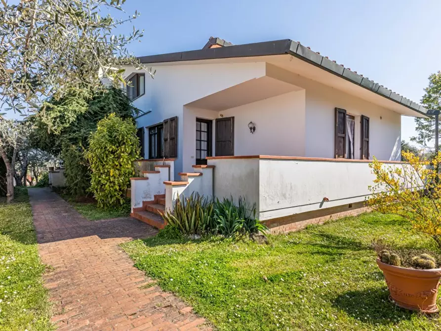 Immagine 1 di Villa in vendita  a Pontedera