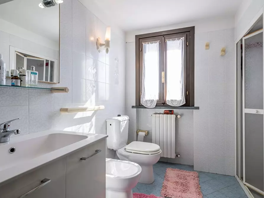 Immagine 14 di Villa in vendita  a Pontedera