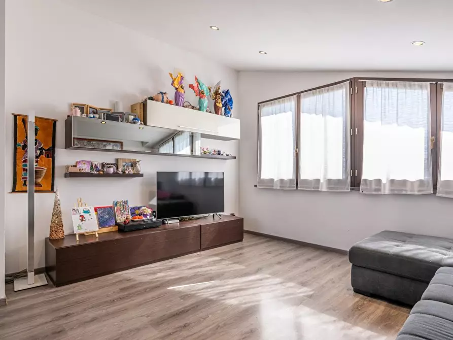 Immagine 27 di Villa in vendita  a Pontedera