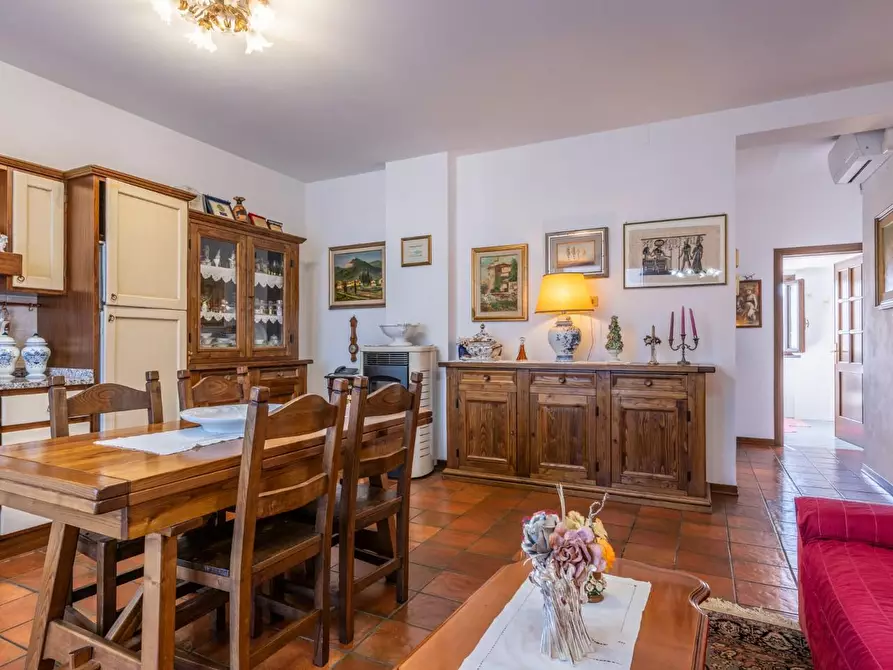 Immagine 6 di Villa in vendita  a Pontedera