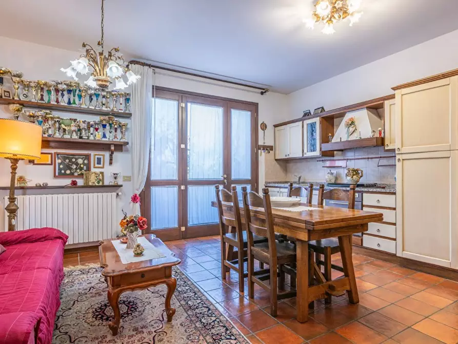 Immagine 4 di Villa in vendita  a Pontedera