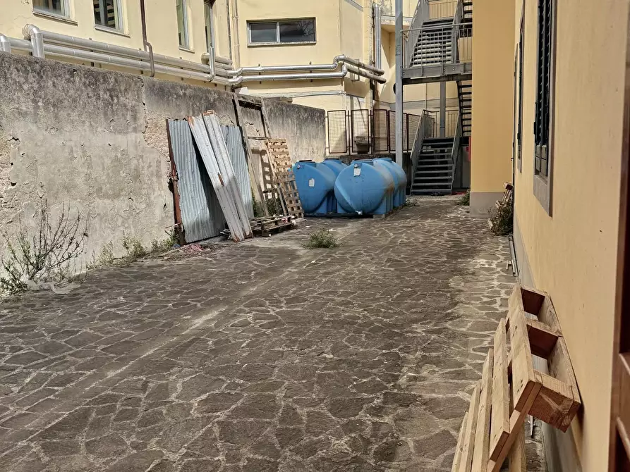 Immagine 9 di Negozio in affitto  a Pontedera