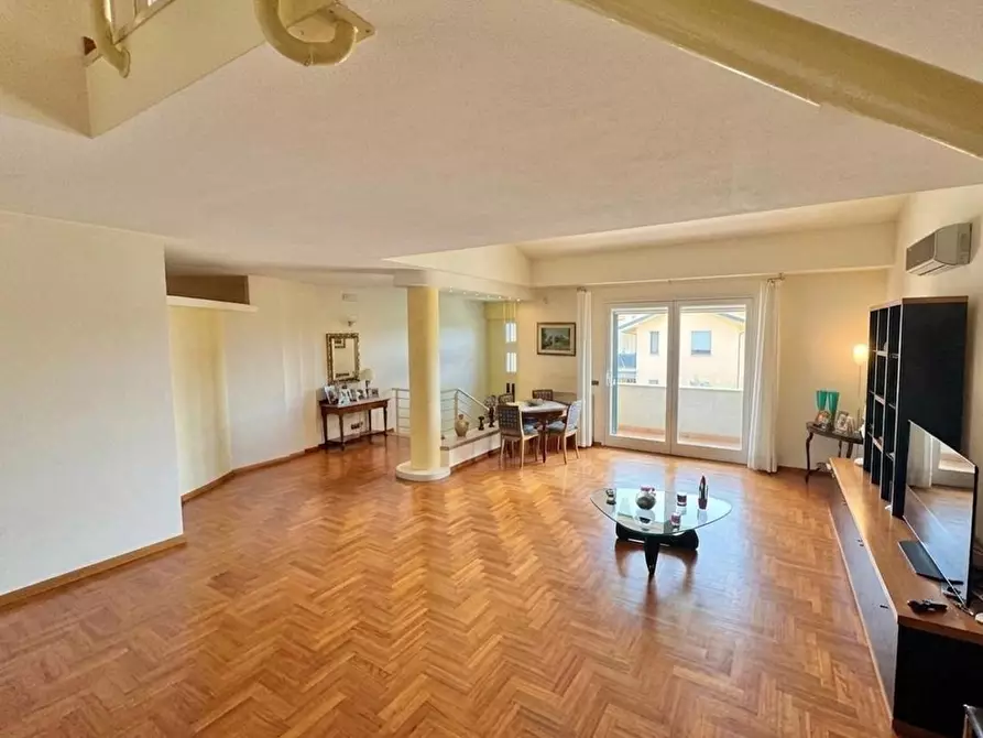 Immagine 7 di Villa in vendita  a Ponsacco