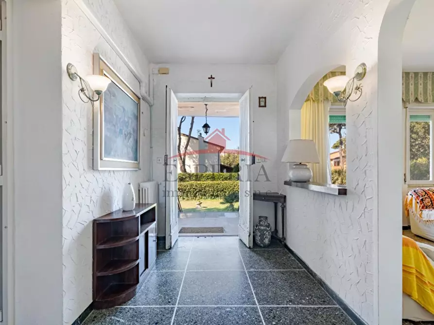 Immagine 18 di Villa in vendita  a Pisa