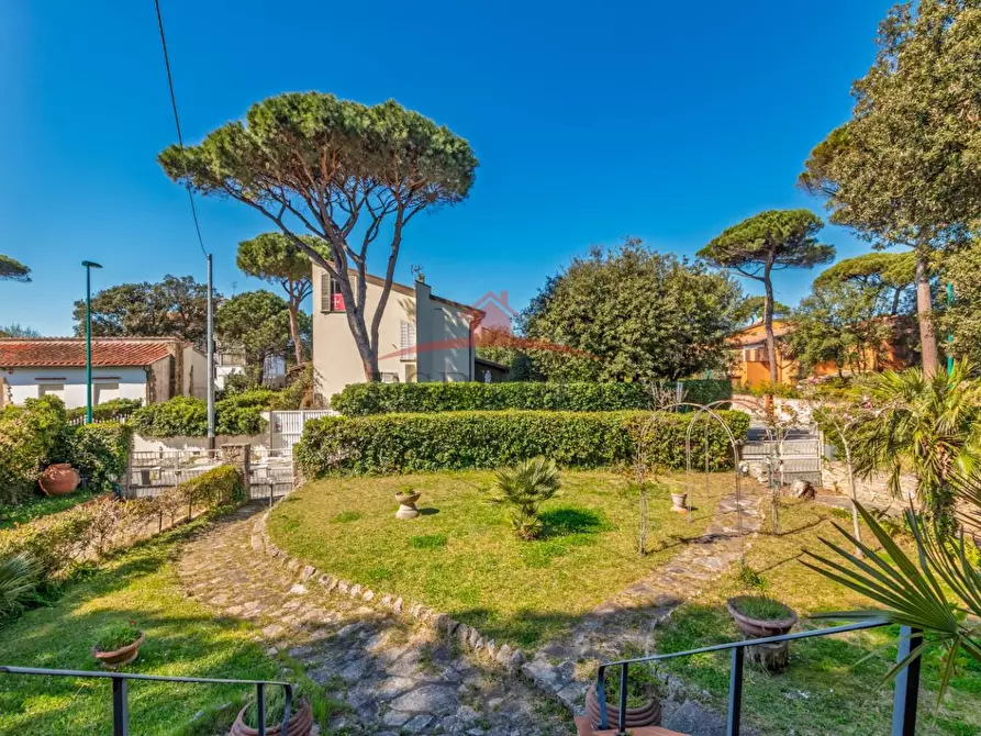 Immagine 43 di Villa in vendita  a Pisa