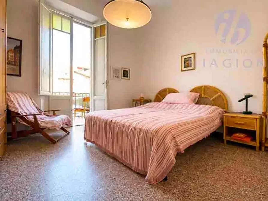 Immagine 18 di Casa bifamiliare in vendita  a Camaiore