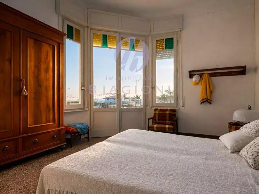 Immagine 24 di Casa bifamiliare in vendita  a Camaiore