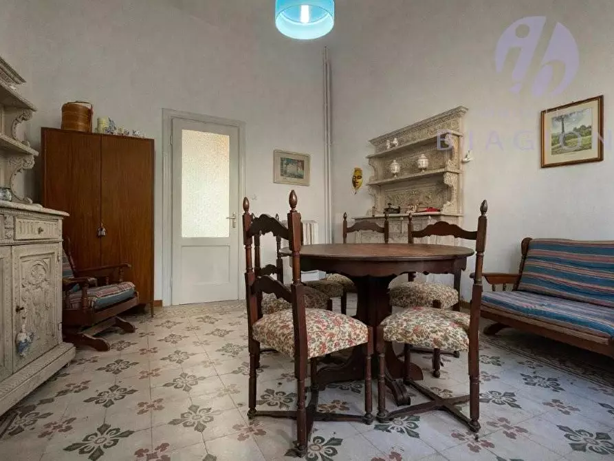 Immagine 11 di Casa bifamiliare in vendita  a Camaiore
