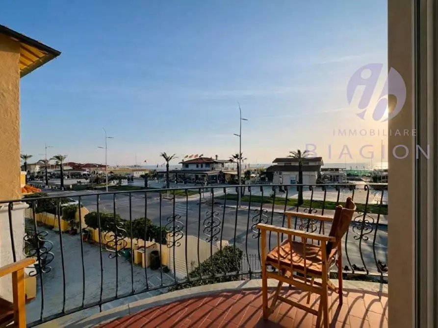 Immagine 25 di Casa bifamiliare in vendita  a Camaiore