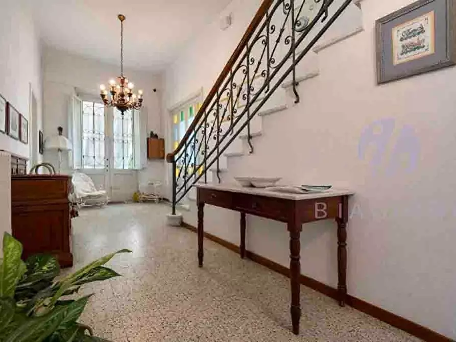 Immagine 3 di Casa bifamiliare in vendita  a Camaiore
