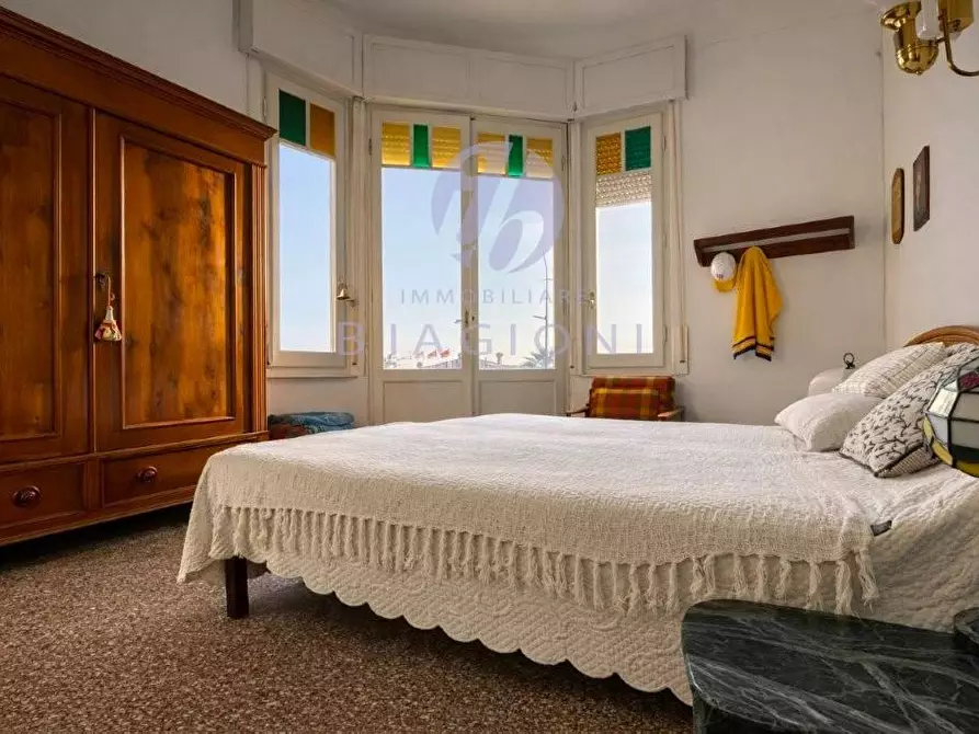 Immagine 21 di Casa bifamiliare in vendita  a Camaiore