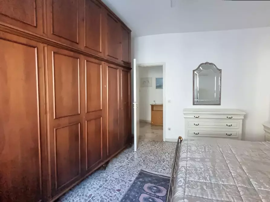 Immagine 21 di Appartamento in vendita  a Livorno