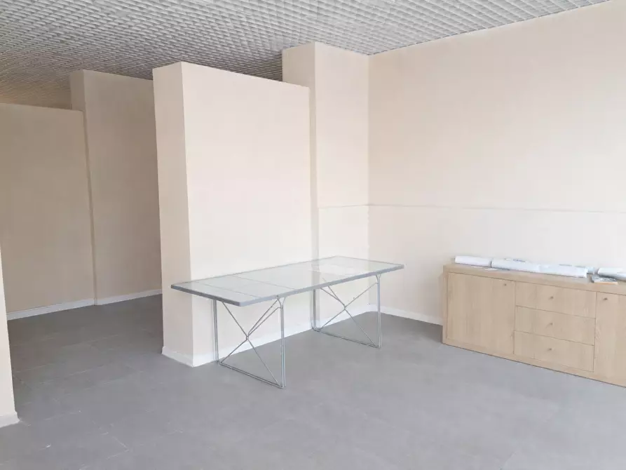 Immagine 3 di Negozio in affitto  a Pontedera