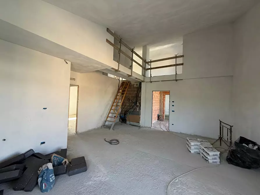 Immagine 1 di Appartamento in vendita  a Capraia E Limite