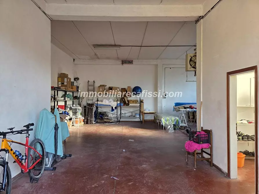 Immagine 25 di Palazzo in vendita  a Poggio A Caiano