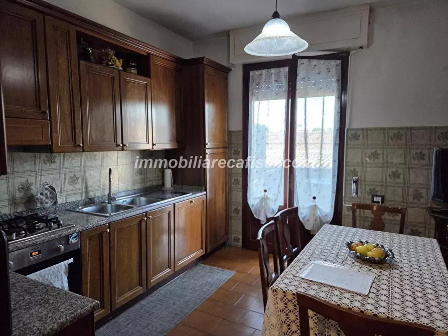 Immagine 6 di Palazzo in vendita  a Poggio A Caiano