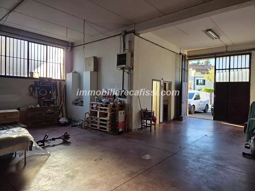 Immagine 29 di Palazzo in vendita  a Poggio A Caiano