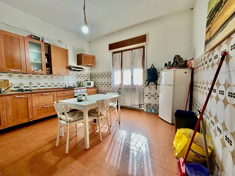 Immagine 2 di Appartamento in vendita  a Carrara