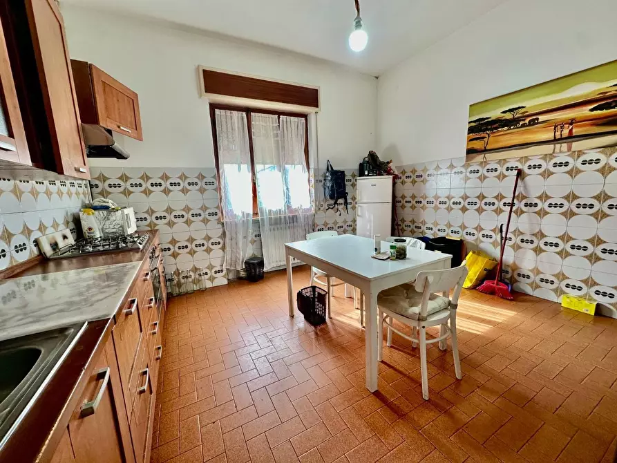 Immagine 9 di Appartamento in vendita  a Carrara