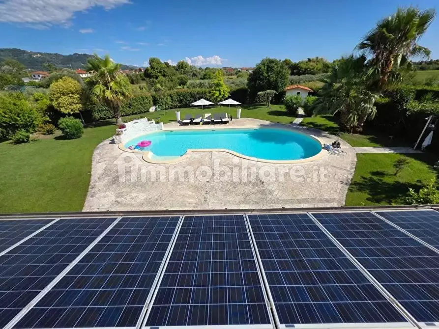 Immagine 27 di Villa in vendita  a Camaiore