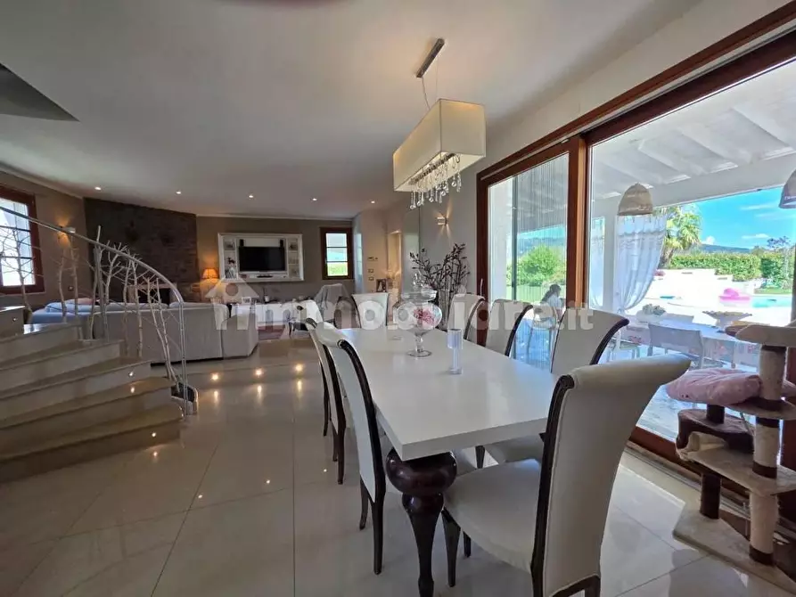 Immagine 11 di Villa in vendita  a Camaiore