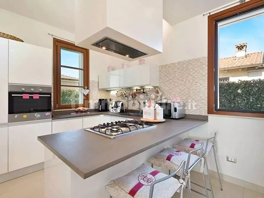 Immagine 14 di Villa in vendita  a Camaiore