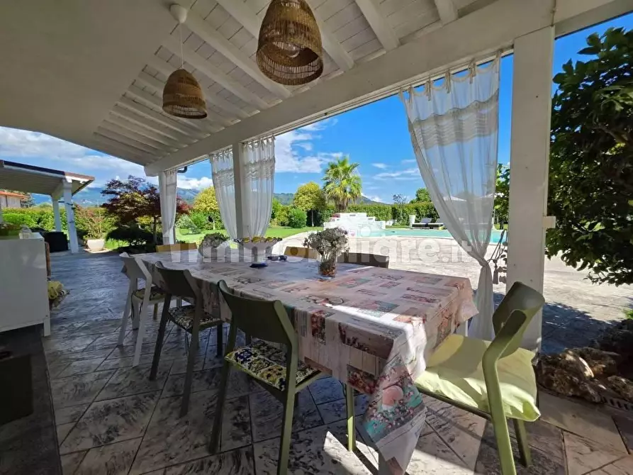 Immagine 7 di Villa in vendita  a Camaiore