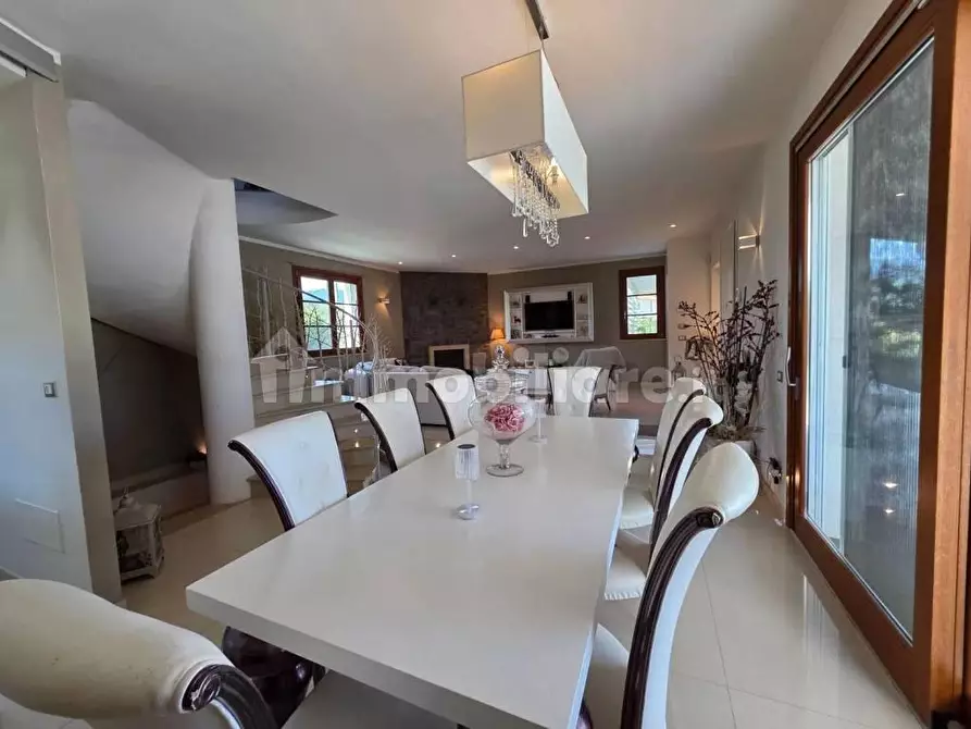 Immagine 12 di Villa in vendita  a Camaiore
