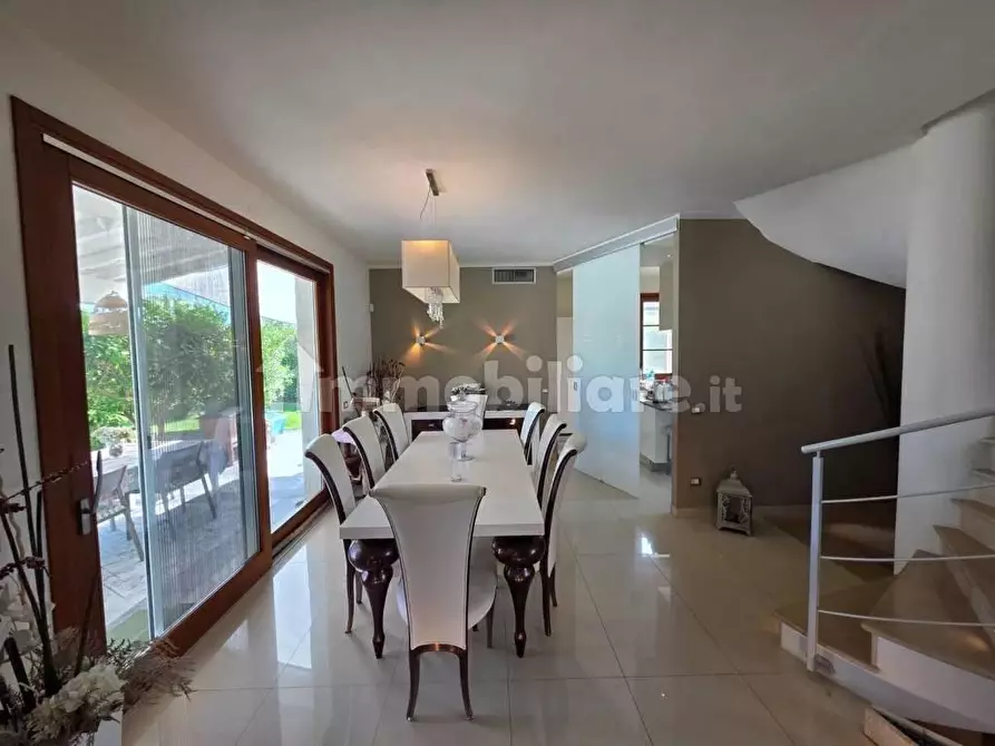 Immagine 10 di Villa in vendita  a Camaiore