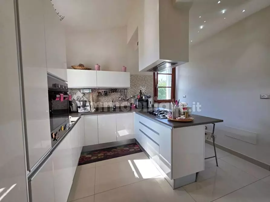 Immagine 15 di Villa in vendita  a Camaiore