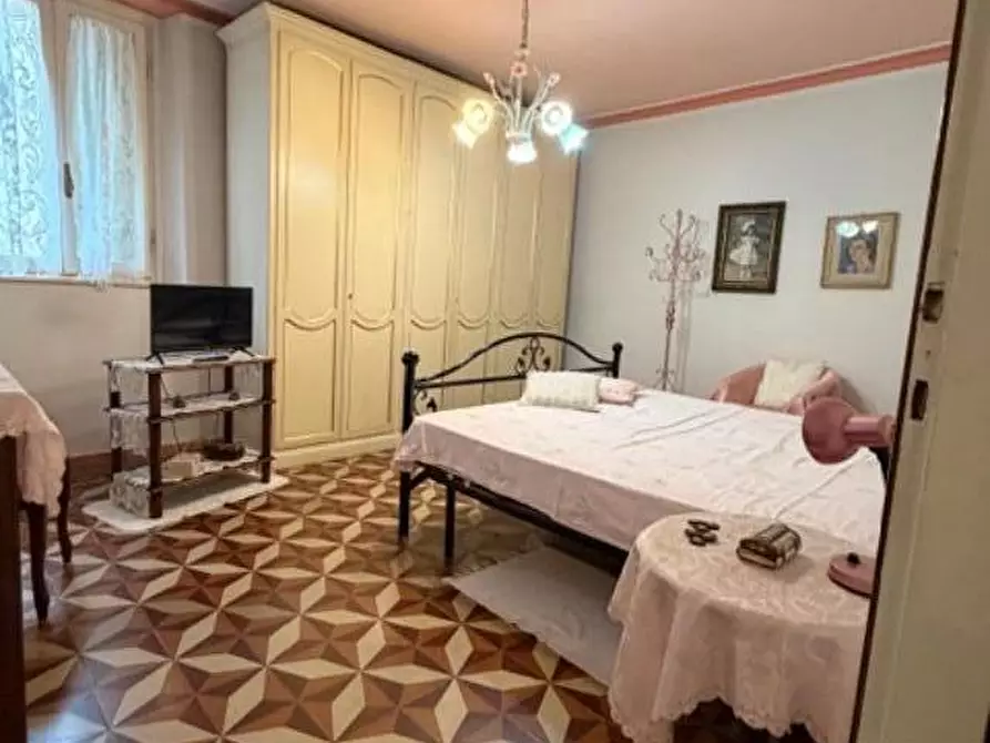 Immagine 2 di Appartamento in vendita  a Camaiore