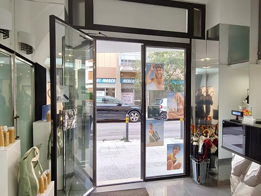Immagine 6 di Negozio in affitto  a Lecce