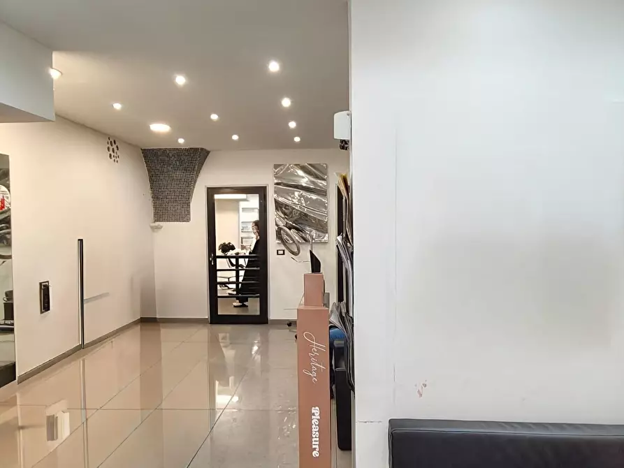 Immagine 4 di Negozio in affitto  a Lecce